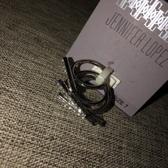 JENNIFER LOPEZ Stacked Ring Set - Picture 3 of 4